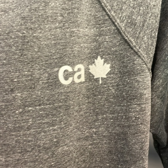Au Canada sweatshirt - Picture 5 of 6